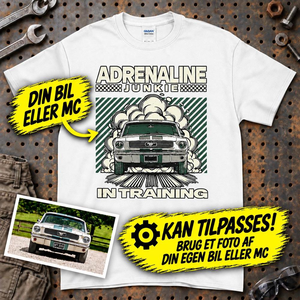 
Produktbillede af Personlig - Adrenaline Junkie In Training - Med Din Bil MC Billede T-Shirt