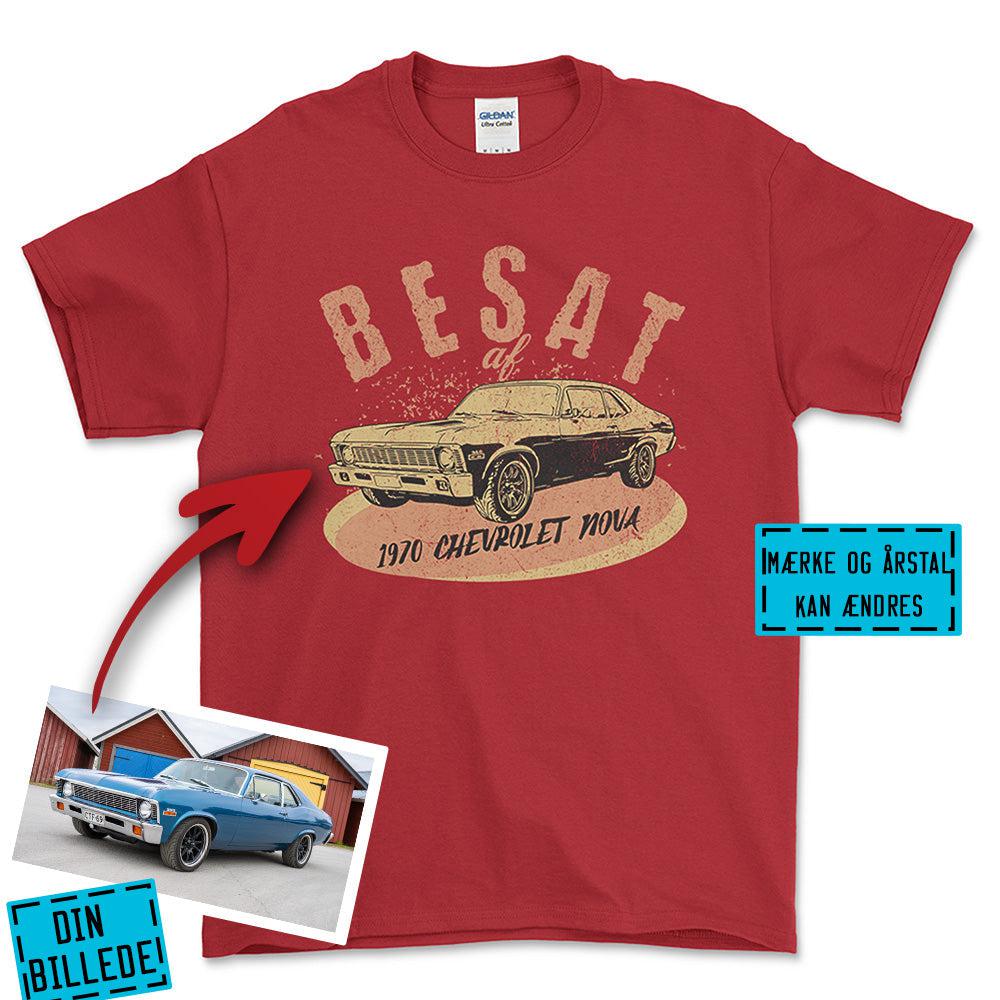 Personlig - Besat Af Min Bil/Motorcykel - Med Din Bil MC Billede Unisex T-Shirt , Bomuld-Beklædning-Garage Culture-Rød-S-Forside-Garage Culture Shop- garage - man cave - merchandise