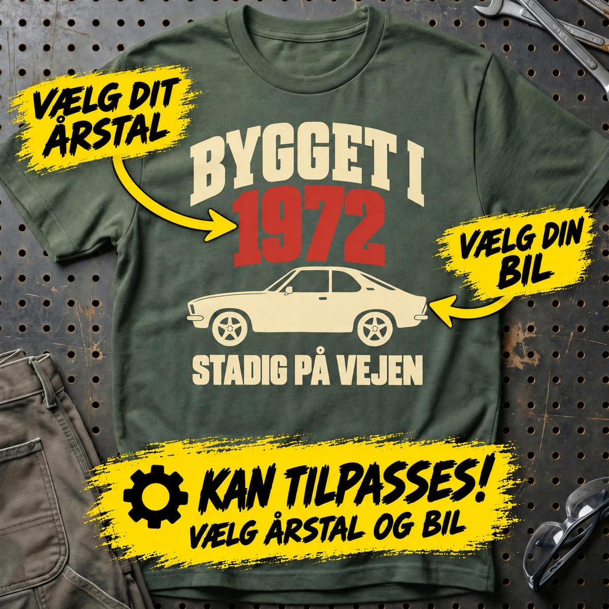 
Produktbillede af Personlig – Bygget i dit årstal, stadig på vejen – T-shirt med din bil