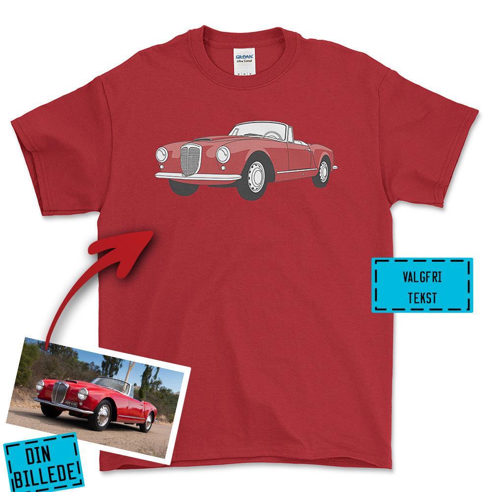 Personlig - Din Bil Som En Illustreret Tegning - Med Din Bil MC Billede Unisex T-Shirt , Bomuld-Beklædning-Garage Culture-Rød-S-Garage Culture Shop- garage - man cave - merchandise