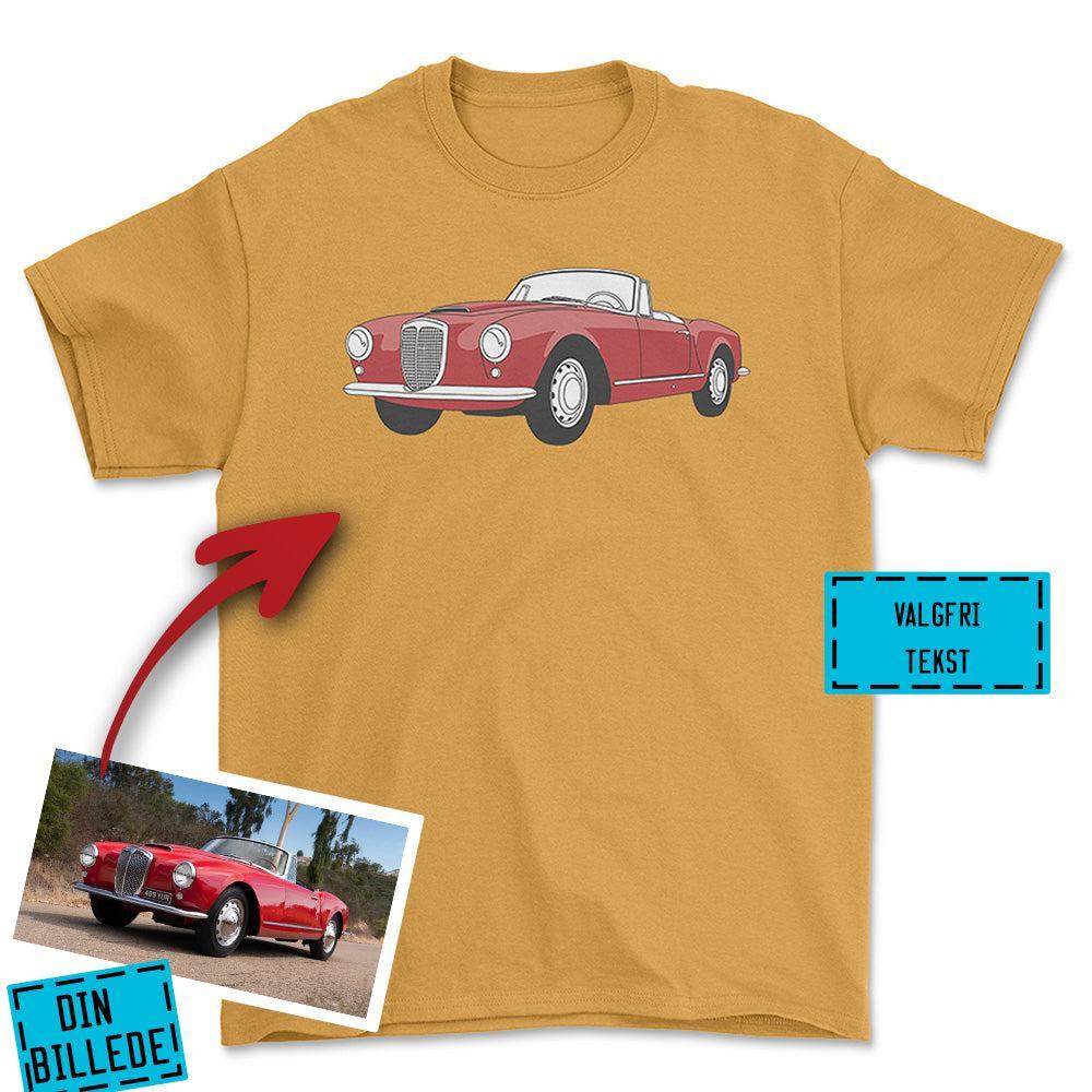 Personlig - Din Bil Som En Illustreret Tegning - Med Din Bil MC Billede Unisex T-Shirt , Bomuld-Beklædning-Garage Culture-Guld-S-Garage Culture Shop- garage - man cave - merchandise