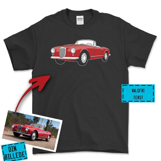 Personlig - Din Bil Som En Illustreret Tegning - Med Din Bil MC Billede Unisex T-Shirt , Bomuld-Beklædning-Garage Culture-Sort-S-Forside-Garage Culture Shop- garage - man cave - merchandise