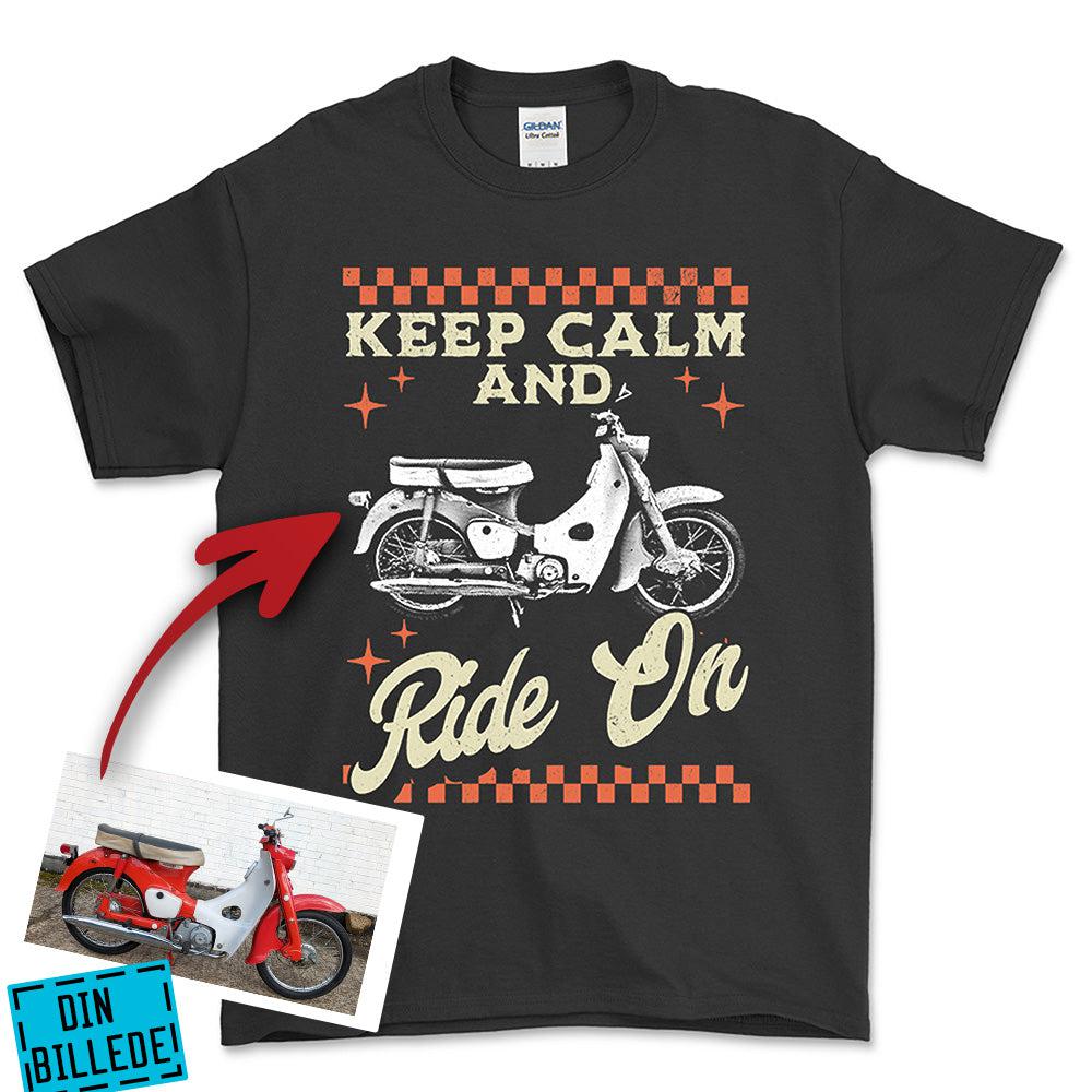 Personlig - Keep Calm And Ride On - Med Din Bil MC Billede T-Shirt-Beklædning-Garage Culture-Sort-S-Garage Culture Shop- garage - man cave - merchandise