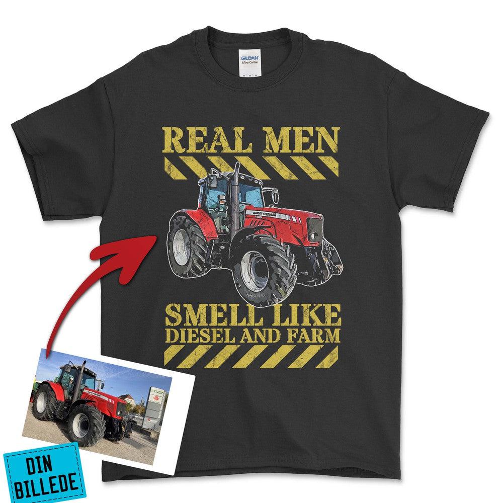 Personlig - Real Men Smell Like Diesel And Farm - Dit traktor billede T-Shirt-Beklædning-Garage Culture-Sort-S-Garage Culture Shop- garage - man cave - merchandise