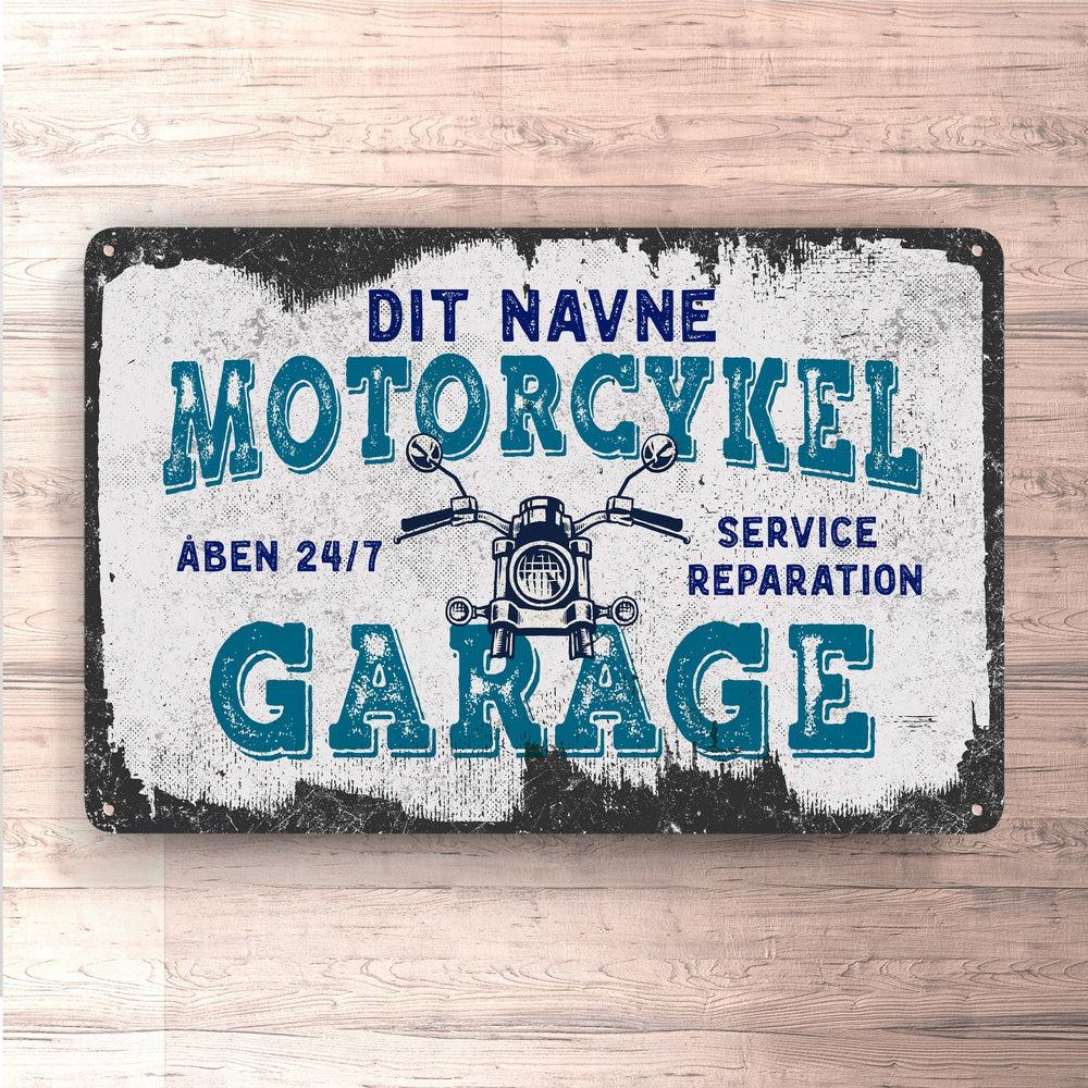 Personlig Til Dig - Dit Navne Motorcykel Garage - Skilte, Musemåtte, Dørmåtte , Plakat-Skilte-Garage-Garage Culture Shop- garage - man cave - merchandise
