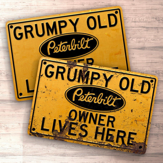 Peterbilt Grumpy Old Peterbilt Owner Lives Here Skilte, Musemåtte, Dørmåtte , Plakat-Skilte-Peterbilt-Garage Culture Shop- garage - man cave - merchandise