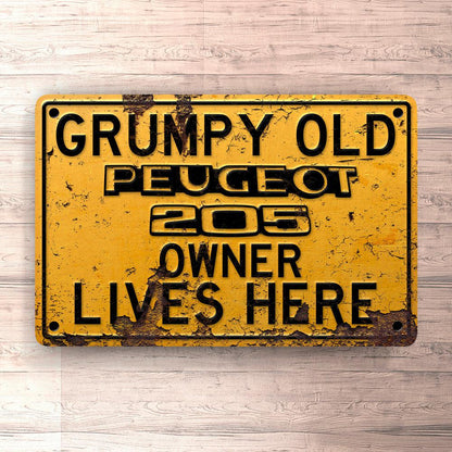 Peugeot 205 Grumpy Old Peugeot 205 Owner Lives Here Skilte, Musemåtte, Dørmåtte , Plakat-Skilte-Peugeot-Garage Culture Shop- garage - man cave - merchandise