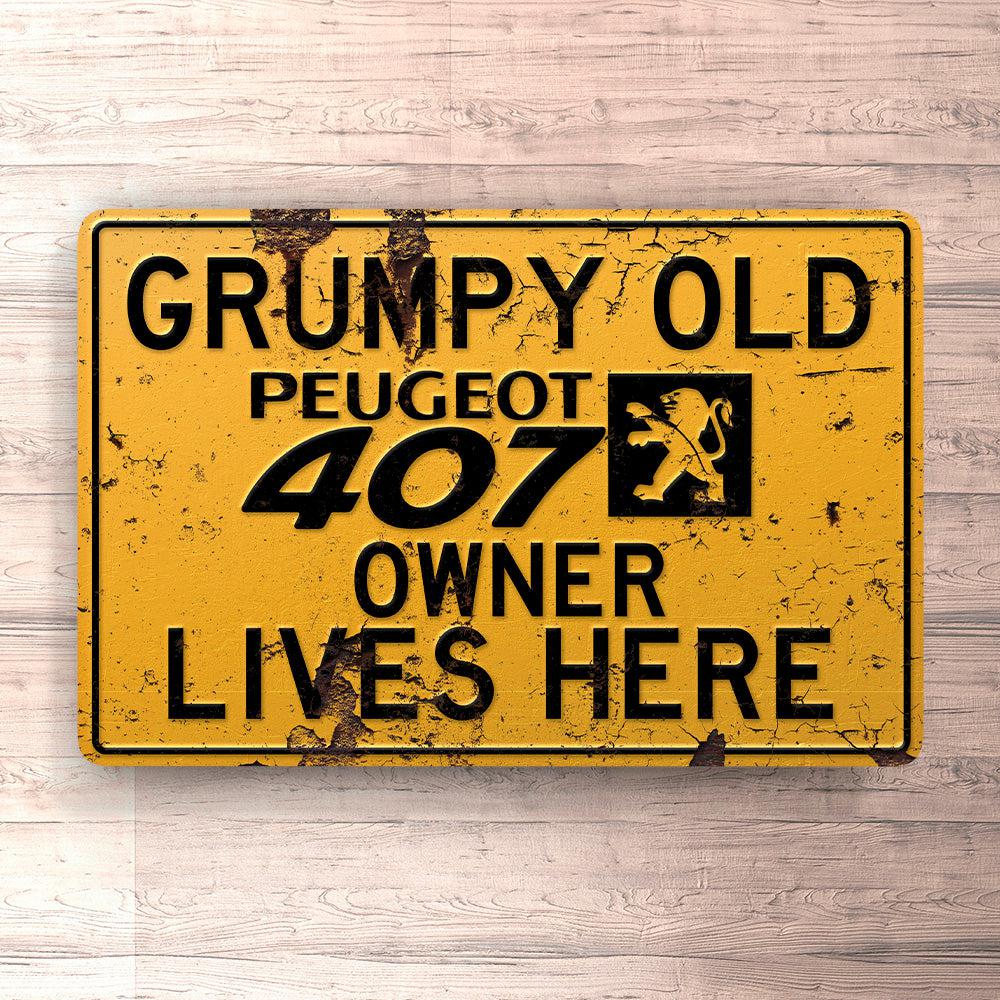 Peugeot 407 Grumpy Old Peugeot 407 Owner Lives Here Skilte, Musemåtte, Dørmåtte-Skilte-Peugeot-Garage Culture Shop- garage - man cave - merchandise