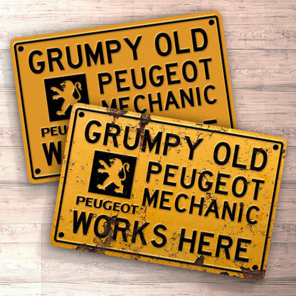 Peugeot Grumpy Old Peugeot Mechanic Works Here Skilte, Musemåtte, Dørmåtte , Plakat-Skilte-Peugeot-Garage Culture Shop- garage - man cave - merchandise