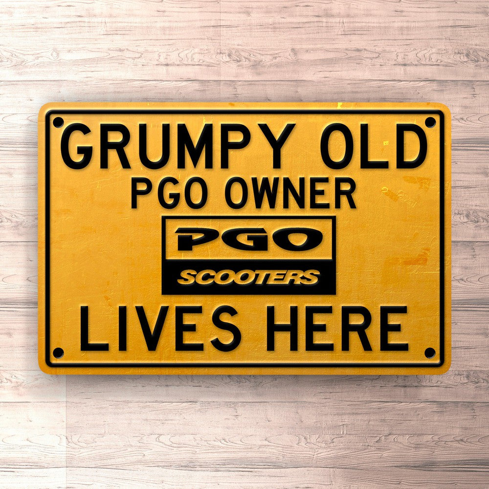 Pgo Grumpy Old Pgo Owner Lives Here Skilte, Musemåtte, Dørmåtte-Skilte-PGO-Garage Culture Shop- garage - man cave - merchandise