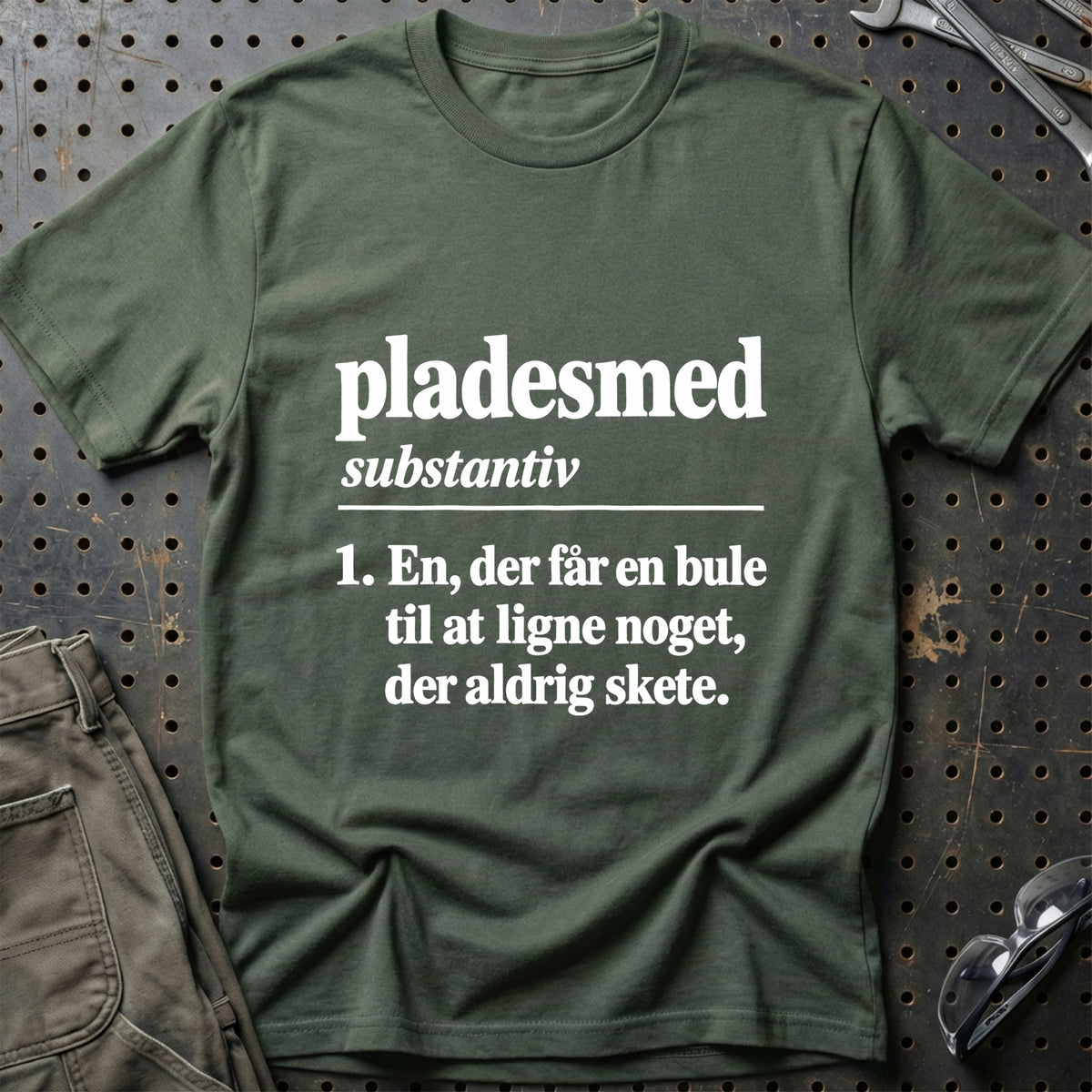 
Pladesmed – Definition T-Shirt – Grøn Militær