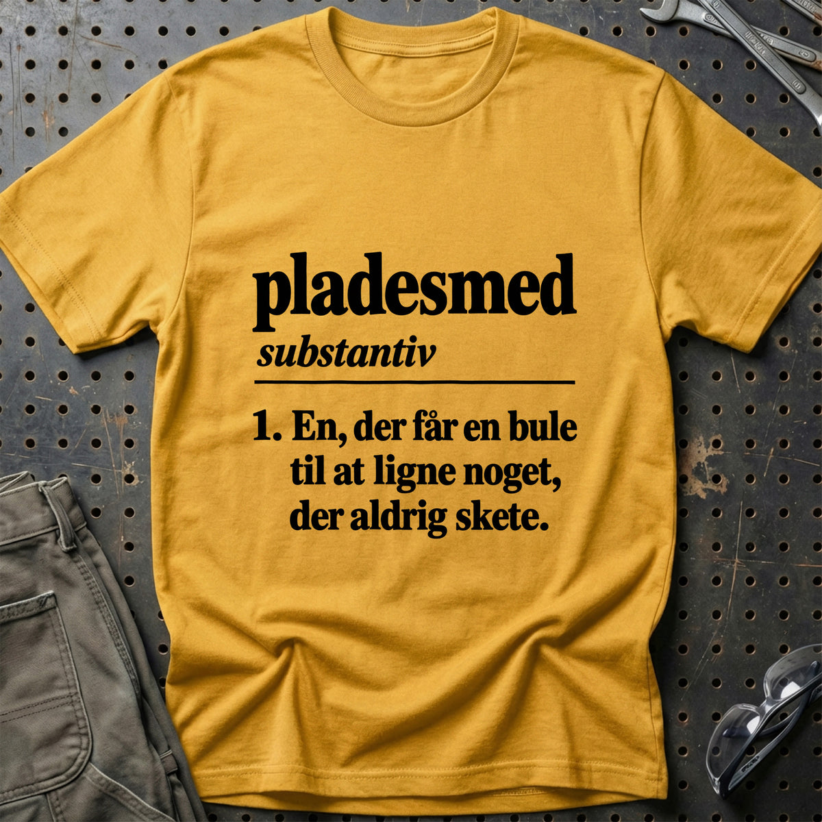 
Pladesmed – Definition T-Shirt – Guld