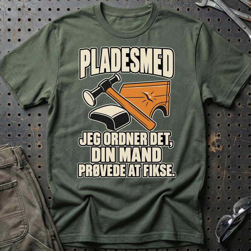 
Produktbillede af Pladesmed – Jeg Ordner Det, Din Mand Prøvede At Fikse T-Shirt
