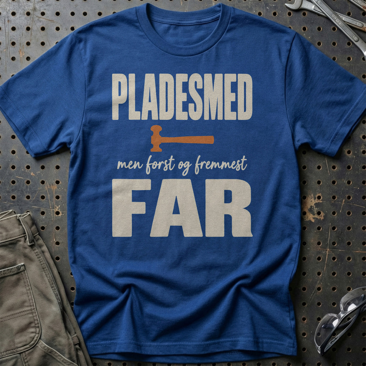 
Produktbillede af Pladesmed – Men Først Og Fremmest Far T-Shirt