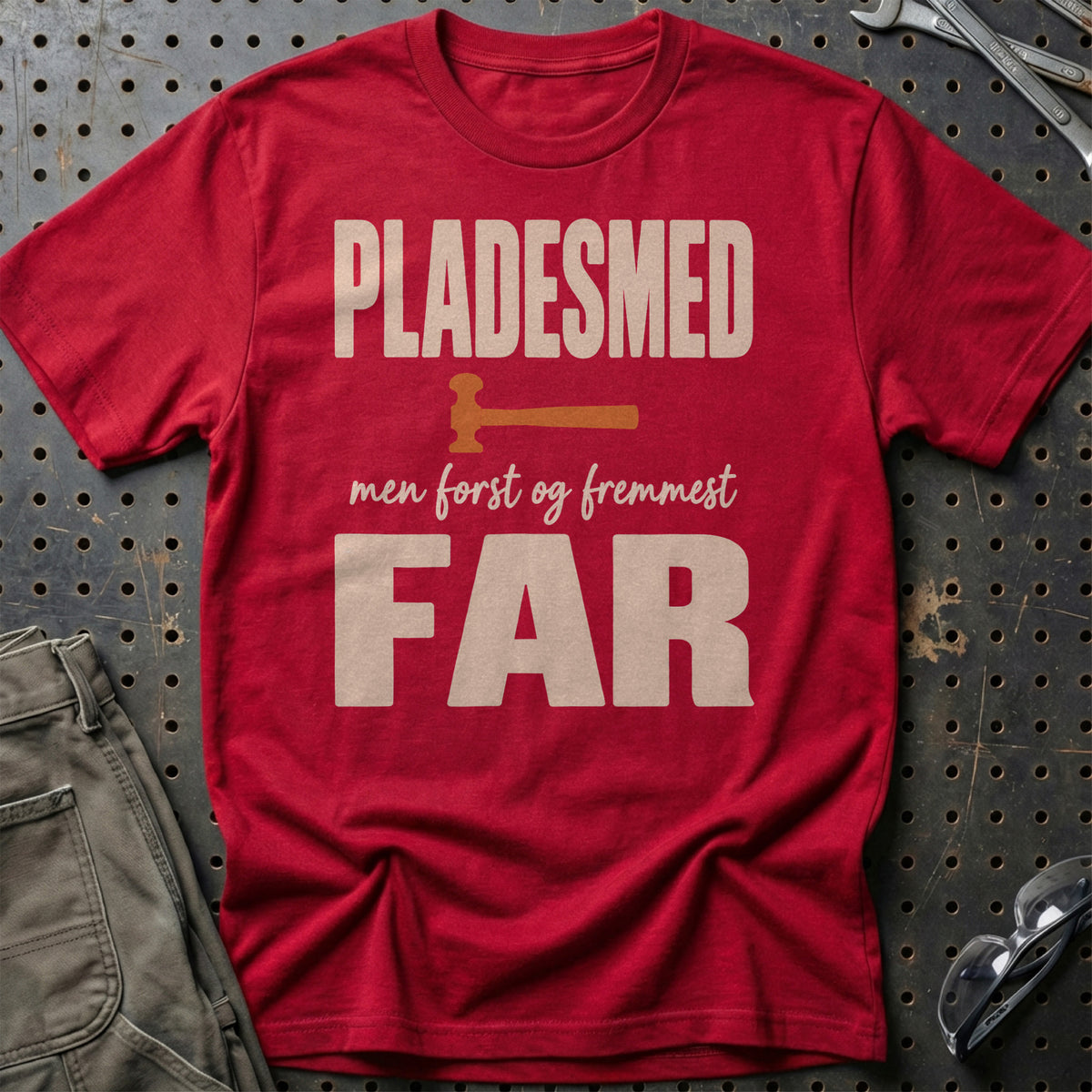 
Produktbillede af Pladesmed – Men Først Og Fremmest Far T-Shirt