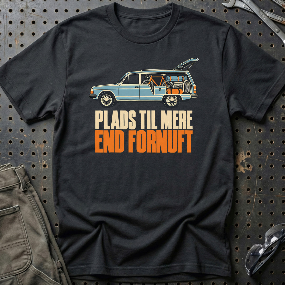 
Plads til mere end fornuft – Unisex T-Shirt – Sort