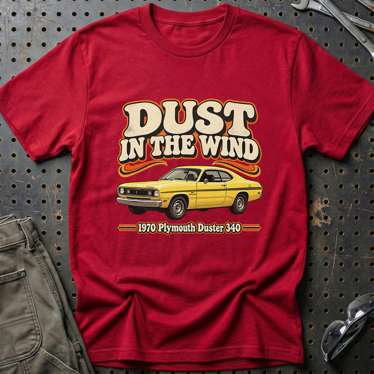 
Plymouth Duster 340 1970 – Dust in the Wind T-Shirt – Rød