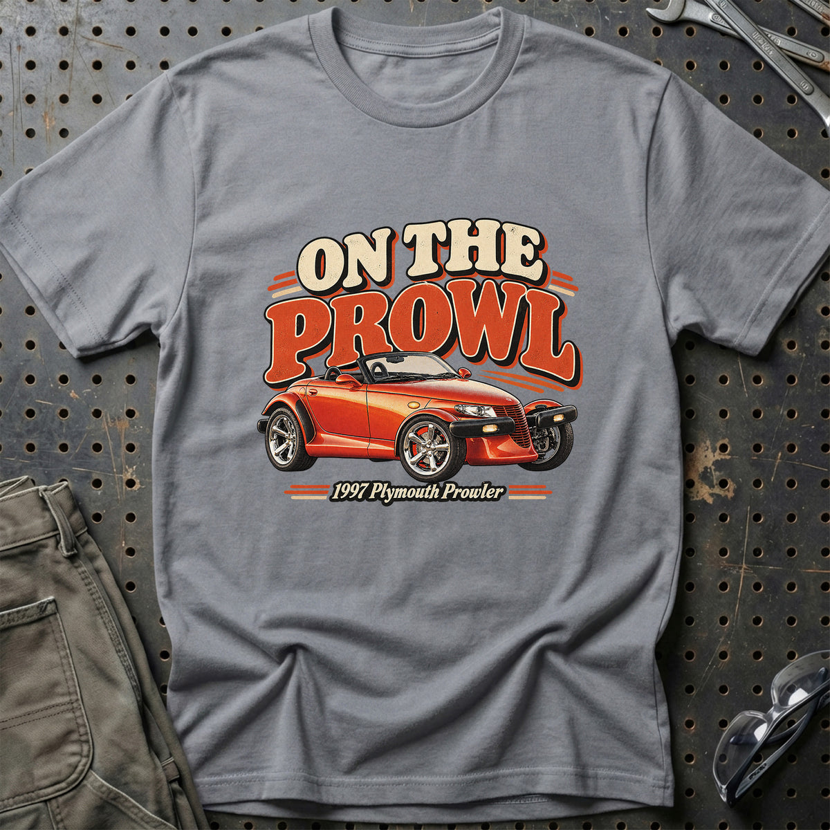 
Plymouth Prowler 1997 – On the Prowl T-Shirt – Grå Sport