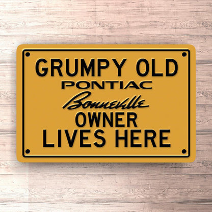 Pontiac Bonnevile Grumpy Old Pontiac Bonnevile Owner Lives Here Skilte, Musemåtte, Dørmåtte , Plakat-Skilte-Pontiac-Garage Culture Shop- garage - man cave - merchandise