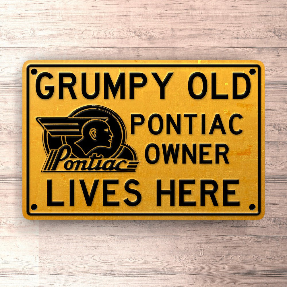 Pontiac Grumpy Old Pontiac Owner Lives Here Skilte, Musemåtte, Dørmåtte-Skilte-Pontiac-Garage Culture Shop- garage - man cave - merchandise