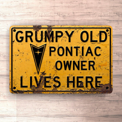 Pontiac Grumpy Old Pontiac Owner Lives Here Skilte, Musemåtte, Dørmåtte-Skilte-Pontiac-Garage Culture Shop- garage - man cave - merchandise