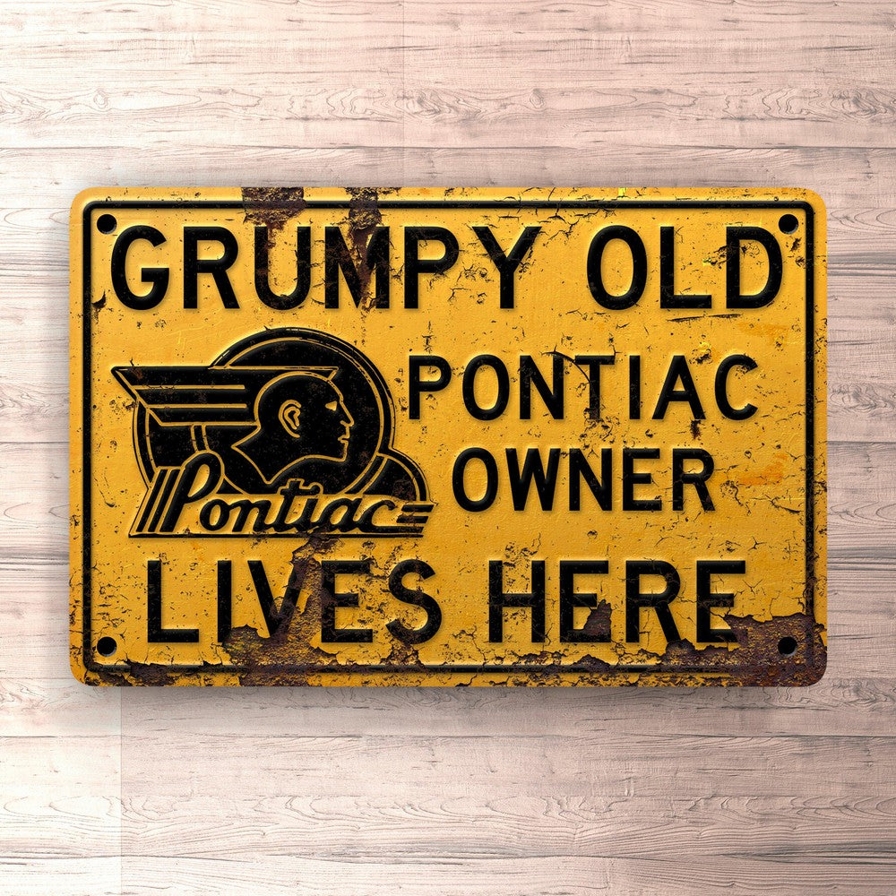Pontiac Grumpy Old Pontiac Owner Lives Here Skilte, Musemåtte, Dørmåtte-Skilte-Pontiac-Garage Culture Shop- garage - man cave - merchandise