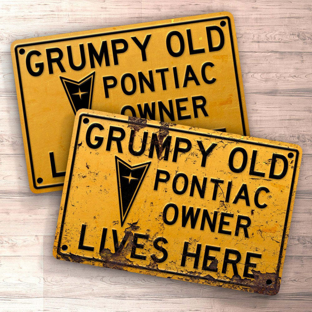 Pontiac Grumpy Old Pontiac Owner Lives Here Skilte, Musemåtte, Dørmåtte-Skilte-Pontiac-Garage Culture Shop- garage - man cave - merchandise