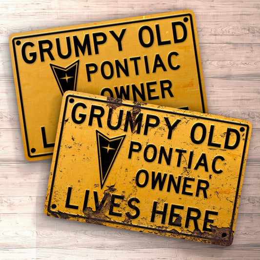 Pontiac Grumpy Old Pontiac Owner Lives Here Skilte, Musemåtte, Dørmåtte-Skilte-Pontiac-Garage Culture Shop- garage - man cave - merchandise