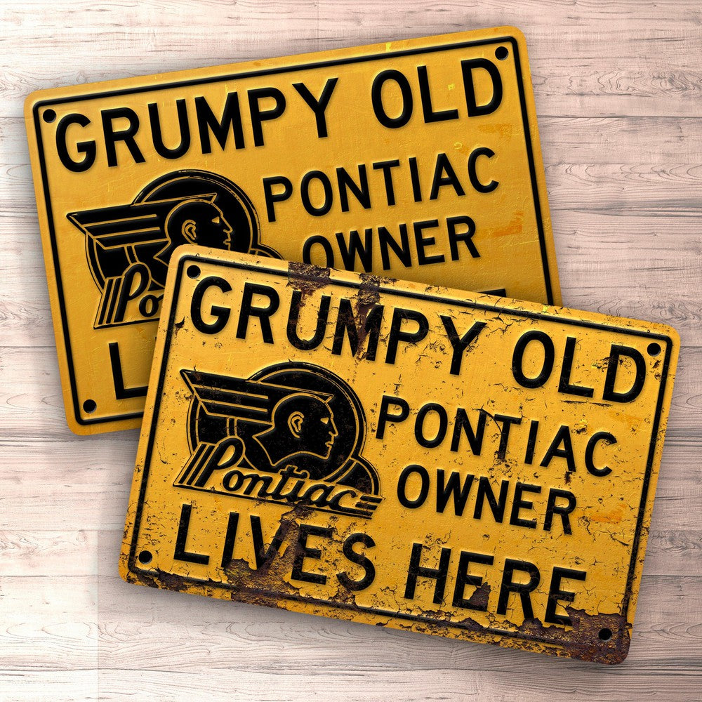 Pontiac Grumpy Old Pontiac Owner Lives Here Skilte, Musemåtte, Dørmåtte-Skilte-Pontiac-Garage Culture Shop- garage - man cave - merchandise