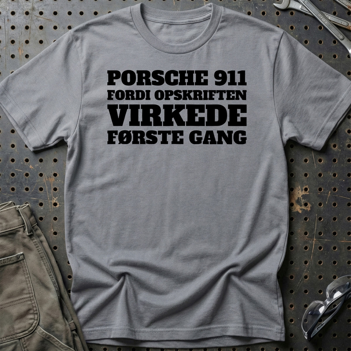 
Produktbillede af Porsche 911 – Fordi Opskriften Virkede Første Gang T-Shirt