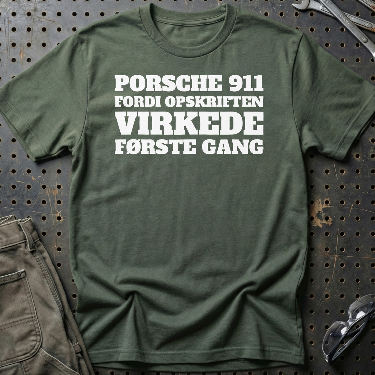 
Produktbillede af Porsche 911 – Fordi Opskriften Virkede Første Gang T-Shirt