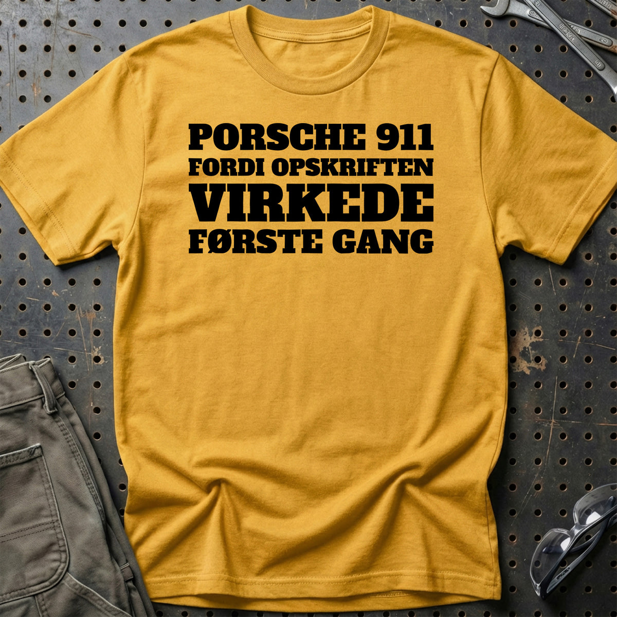 
Produktbillede af Porsche 911 – Fordi Opskriften Virkede Første Gang T-Shirt