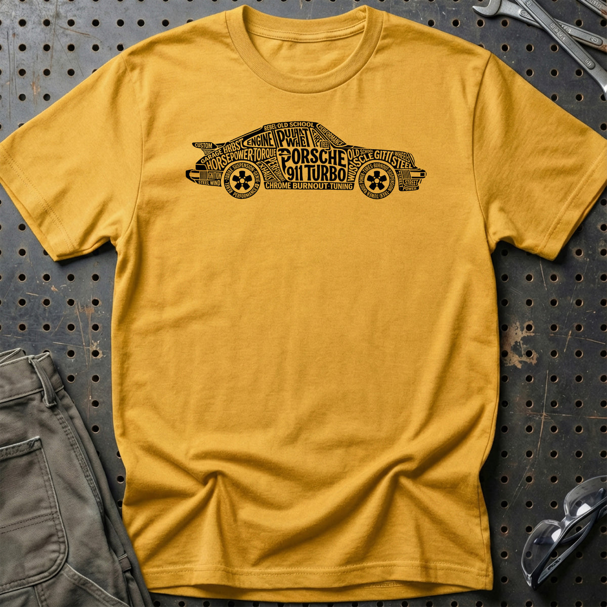 
Porsche 911 Turbo Old School Typography T-Shirt – Guld