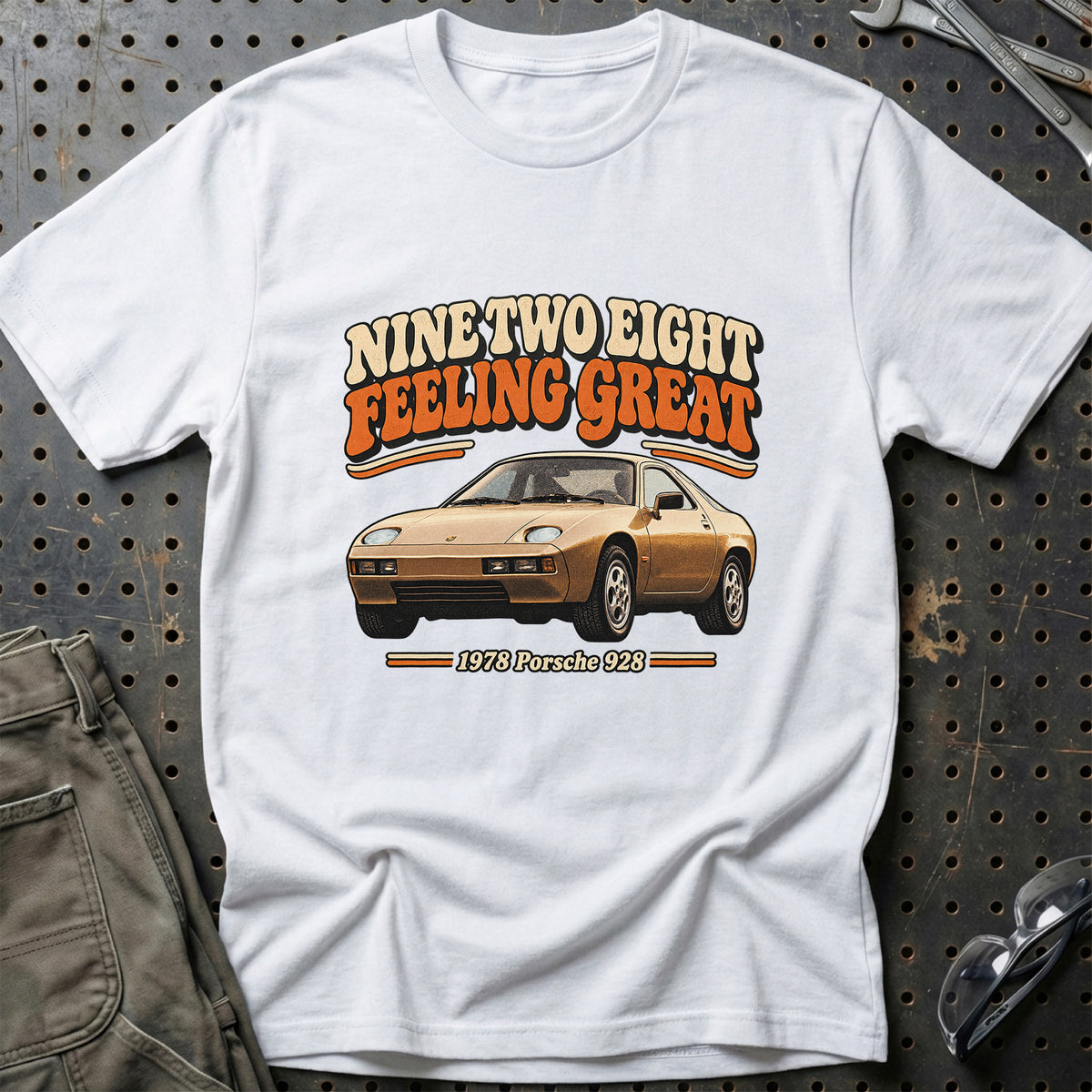 
Porsche 928 1978 – Nine Two Eight Feeling Great T-Shirt – Hvid