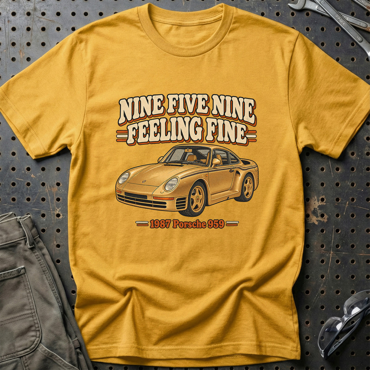 
Porsche 959 1987 – Nine Five Nine Feeling Fine T-Shirt – Guld