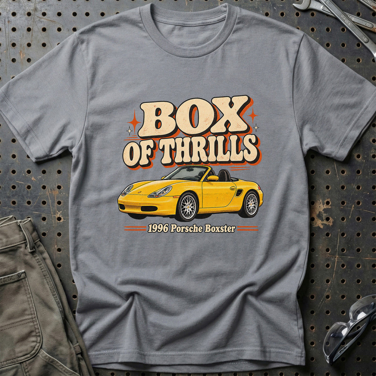 
Porsche Boxster 1996 – Box of Thrills T-Shirt – Grå Sport