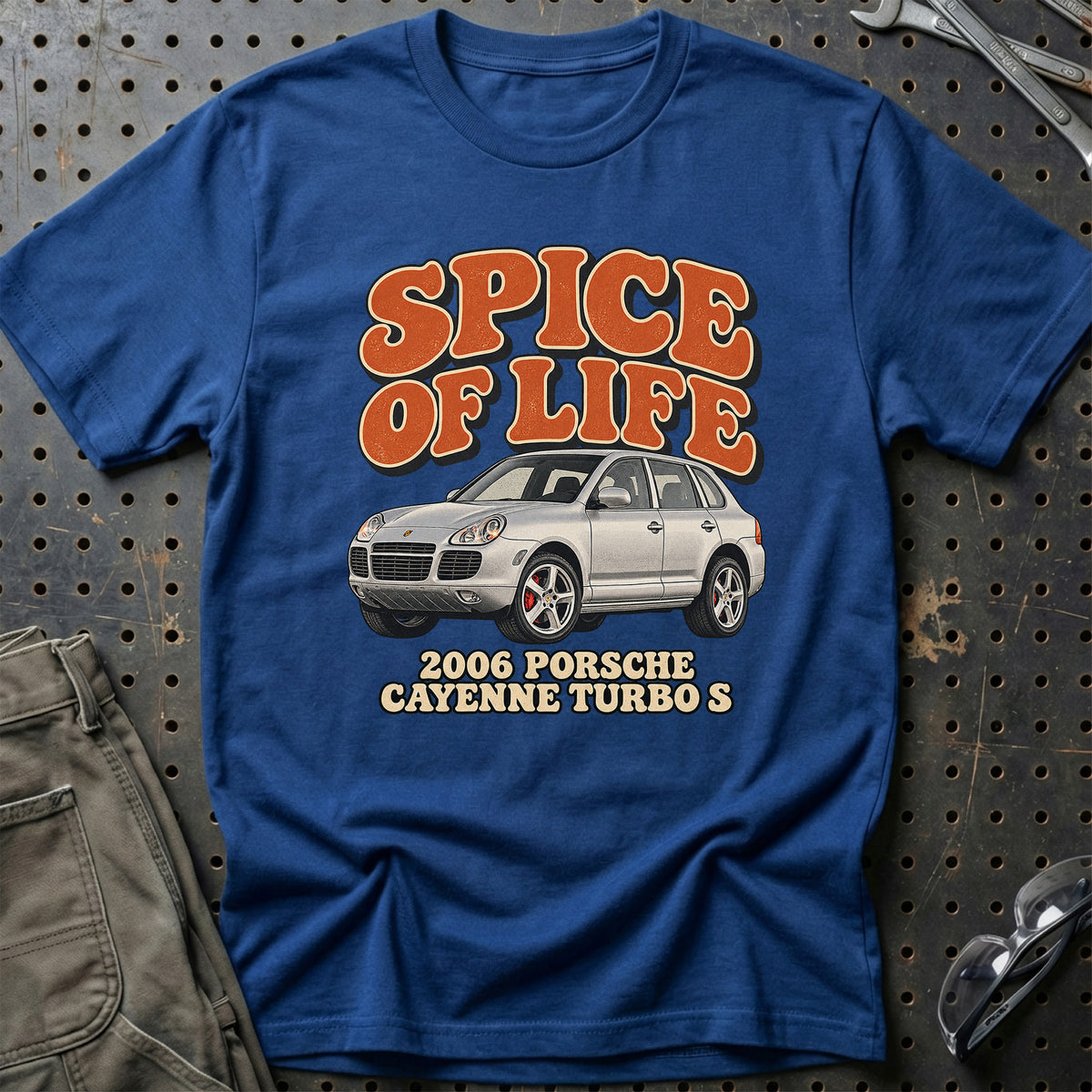 
Porsche Cayenne Turbo S 2006 – Spice of Life T-Shirt – Blå Royal
