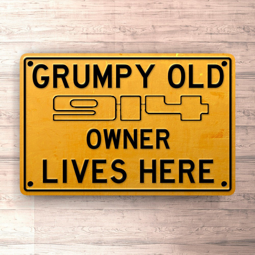 Porsche Grumpy Old Porsche 914 Owner Lives Here Skilte, Musemåtte, Dørmåtte , Plakat-Skilte-Porsche-Garage Culture Shop- garage - man cave - merchandise