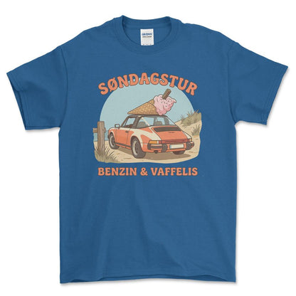 Porsche Søndagstur – Benzin & Vaffelis - Unisex T-Shirt-Beklædning-Porsche-Blå Royal-S-Garage Culture Shop- garage - man cave - merchandise