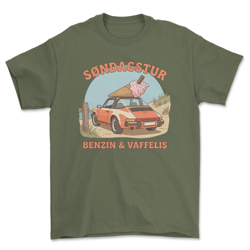 Porsche Søndagstur – Benzin & Vaffelis - Unisex T-Shirt-Beklædning-Porsche-Grøn Militær-S-Garage Culture Shop- garage - man cave - merchandise