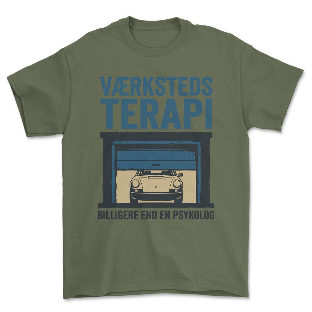 Porsche Værksteds Terapi T-Shirt-Beklædning-Porsche-Grøn Militær-S-Garage Culture Shop- garage - man cave - merchandise
