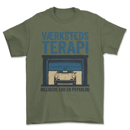 Porsche Værksteds Terapi - Unisex T-Shirt-Beklædning-Porsche-Grøn Militær-S-Garage Culture Shop- garage - man cave - merchandise