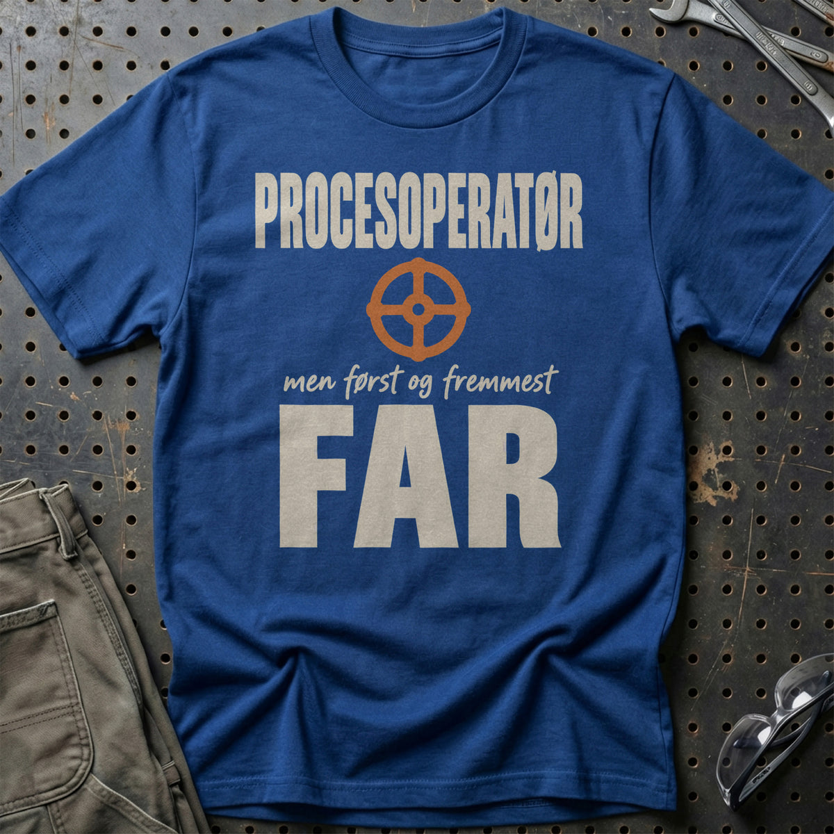 
Produktbillede af Procesoperatør – Men Først Og Fremmest Far T-Shirt