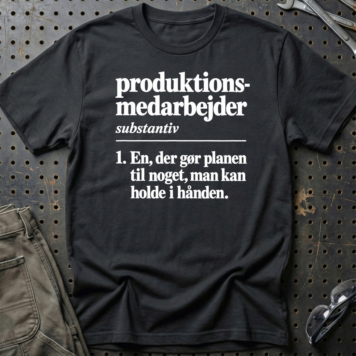
Produktionsmedarbejder – Definition T-Shirt – Sort