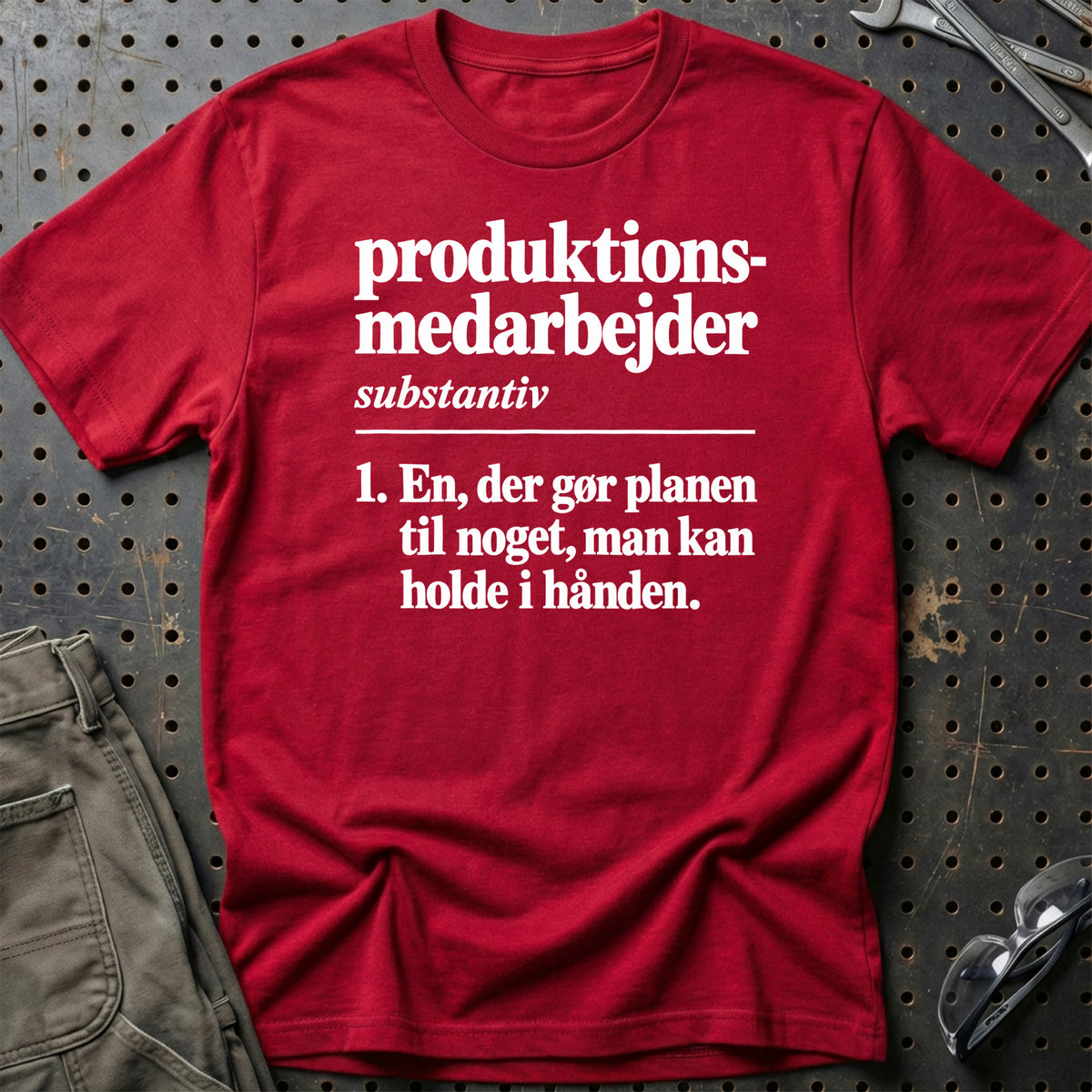 
Produktionsmedarbejder – Definition T-Shirt – Rød