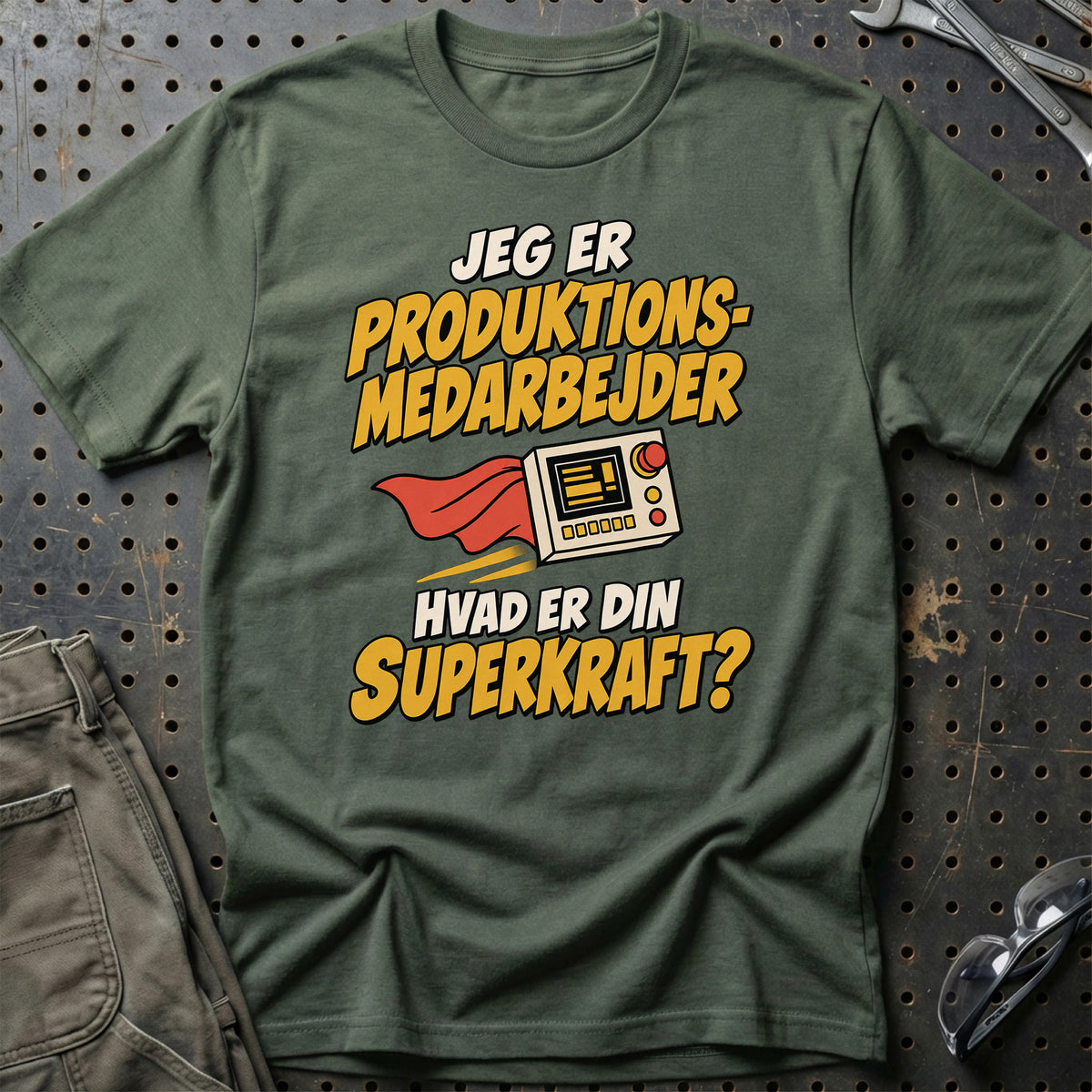 
Produktionsmedarbejder – Hvad er din superkraft? – Unisex T-Shirt – Grøn Militær