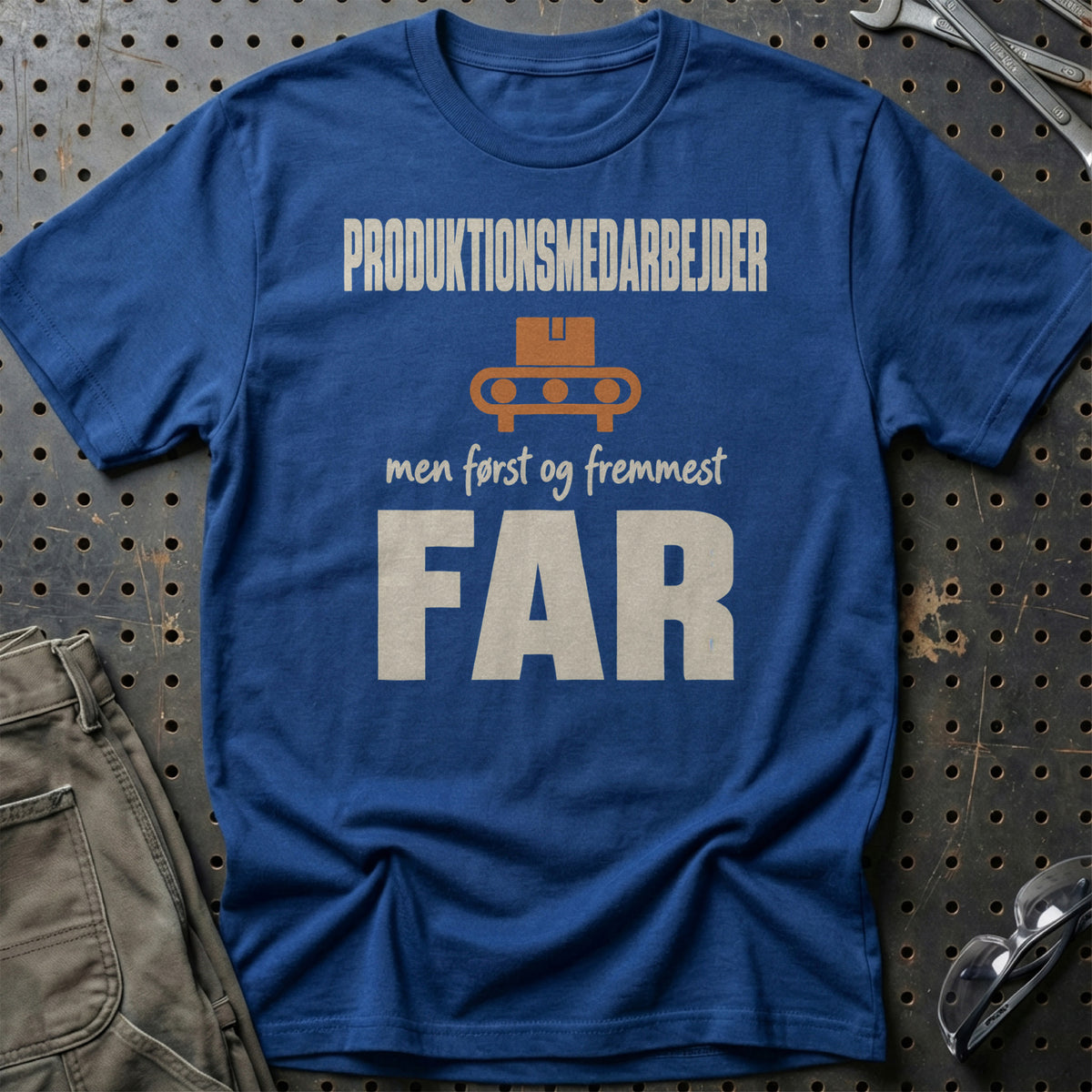 
Produktbillede af Produktionsmedarbejder – Men Først Og Fremmest Far T-Shirt