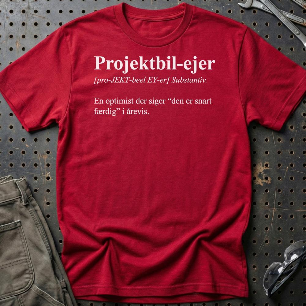 Projektbil-Ejer- Unisex T-Shirt , Bomuld-Beklædning-Garage Culture-Rød-S-Garage Culture Shop- garage - man cave - merchandise