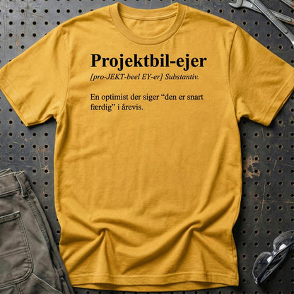 Projektbil-Ejer- Unisex T-Shirt , Bomuld-Beklædning-Garage Culture-Guld-S-Garage Culture Shop- garage - man cave - merchandise