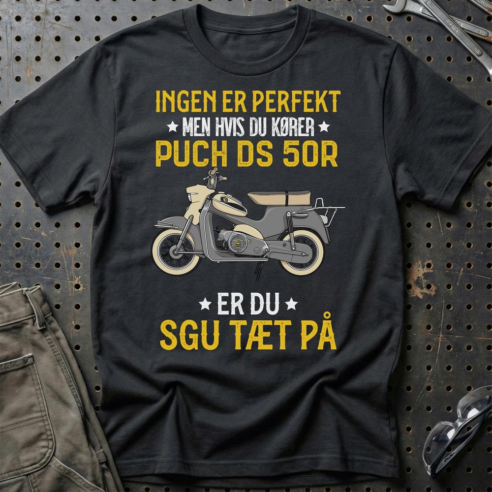 Puch - Ingen Er Perfekt Men Hvis Du Kører Puch DS 50R Er Du Sgu Tæt På T-Shirt-Beklædning-Puch-Sort-S-Garage Culture Shop- garage - man cave - merchandise
